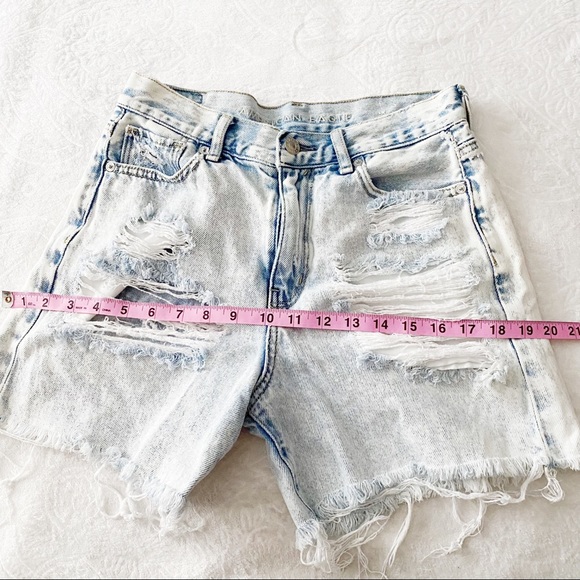 AEO Light Washed Mom Jean Distressed Shorts - Picture 11 of 14
